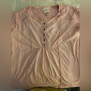pink t shirt